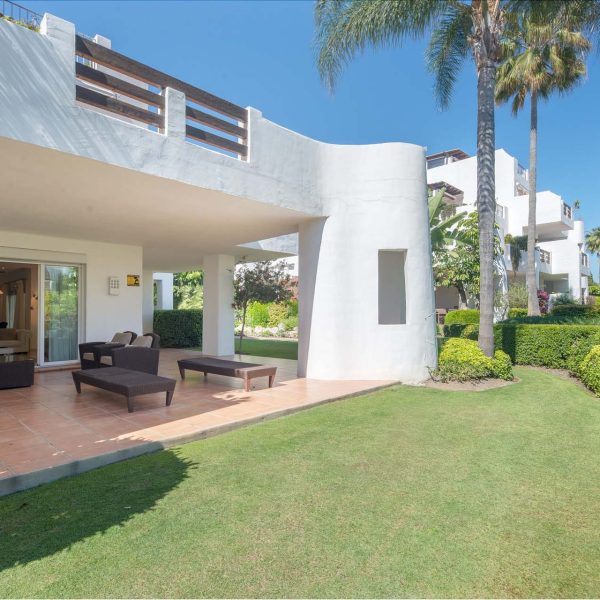 Amazing-groundfloor-apartment-with-garden-for-sale-in-alcazaba-beach-estepona (16)