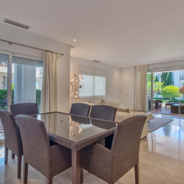 Amazing-groundfloor-apartment-with-garden-for-sale-in-alcazaba-beach-estepona (3)