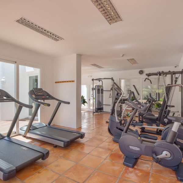 Amazing-groundfloor-apartment-with-garden-for-sale-in-alcazaba-beach-estepona (4)