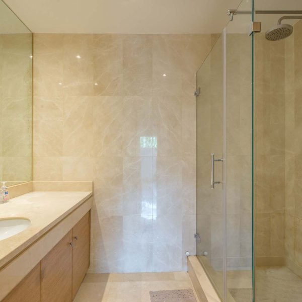 Amazing-groundfloor-apartment-with-garden-for-sale-in-alcazaba-beach-estepona (8)