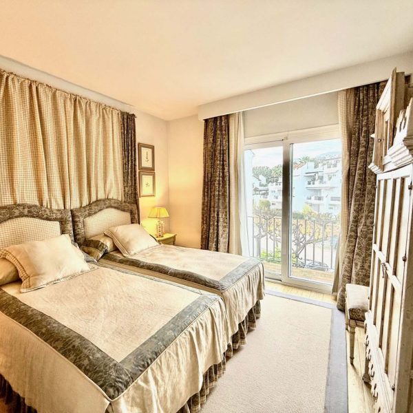 Amazing-penthouse-with-sea-views-for-sale-in-alcazaba-beach-estepona (12)