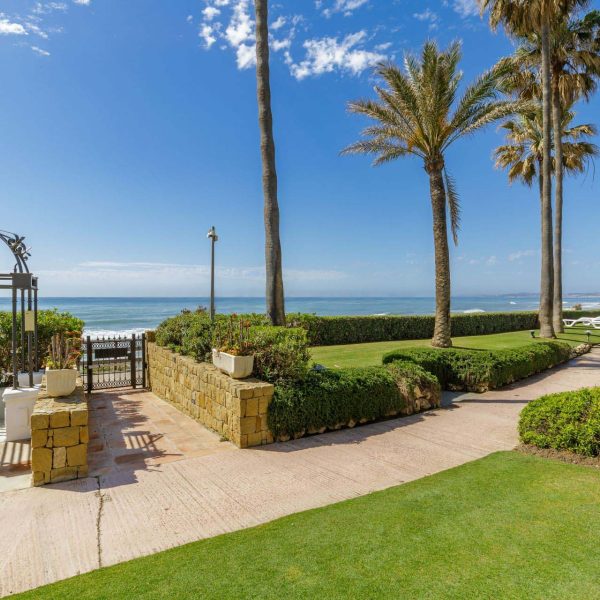 Amazing-penthouse-with-sea-views-for-sale-in-alcazaba-beach-estepona (41)