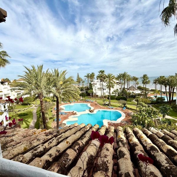 Amazing-penthouse-with-sea-views-for-sale-in-alcazaba-beach-estepona (8)