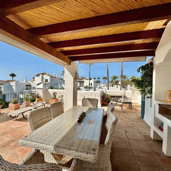 Luxurius-penthouse-with-terrace-for-sale-in-alcazaba-beach-estepona (1)