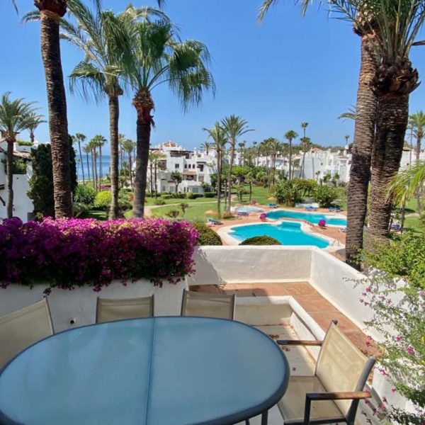 Luxurius-penthouse-with-terrace-for-sale-in-alcazaba-beach-estepona (11)
