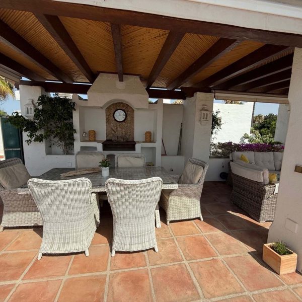 Luxurius-penthouse-with-terrace-for-sale-in-alcazaba-beach-estepona (15)