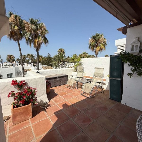Luxurius-penthouse-with-terrace-for-sale-in-alcazaba-beach-estepona (16)
