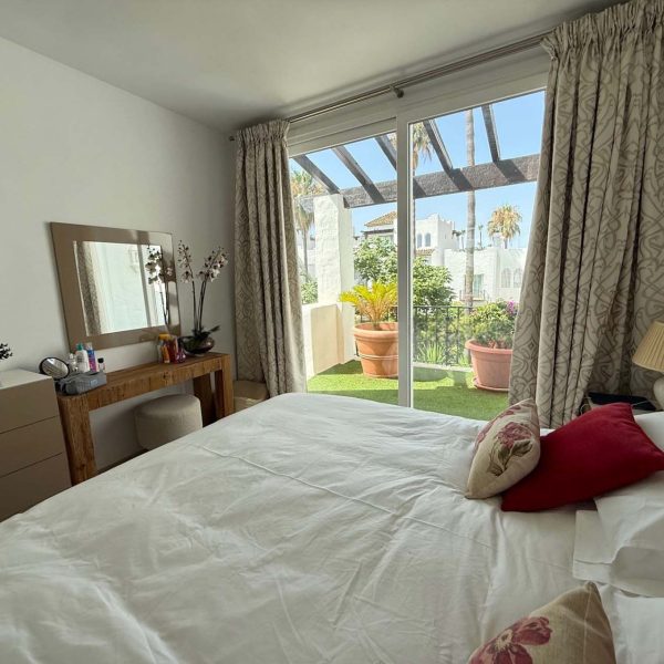 Luxurius-penthouse-with-terrace-for-sale-in-alcazaba-beach-estepona (18)