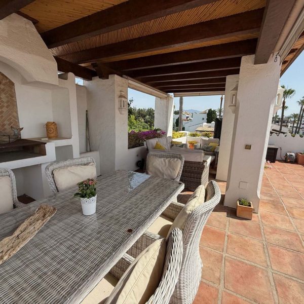 Luxurius-penthouse-with-terrace-for-sale-in-alcazaba-beach-estepona (21)