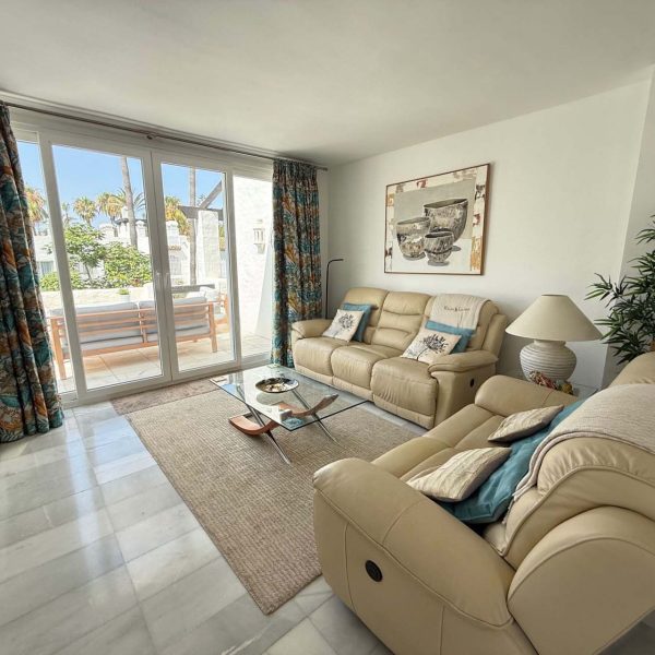 Luxurius-penthouse-with-terrace-for-sale-in-alcazaba-beach-estepona (23)