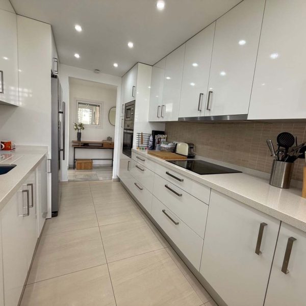 Luxurius-penthouse-with-terrace-for-sale-in-alcazaba-beach-estepona (27)