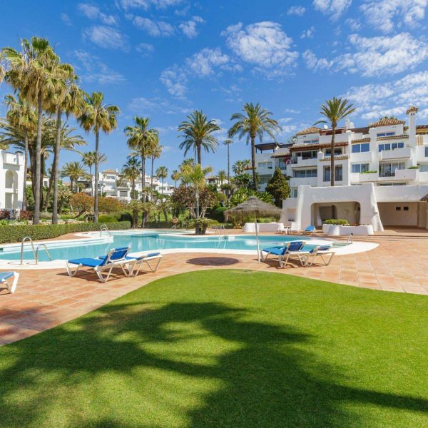 Luxurius-penthouse-with-terrace-for-sale-in-alcazaba-beach-estepona (32)