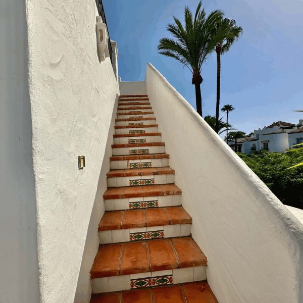 Luxurius-penthouse-with-terrace-for-sale-in-alcazaba-beach-estepona (4)