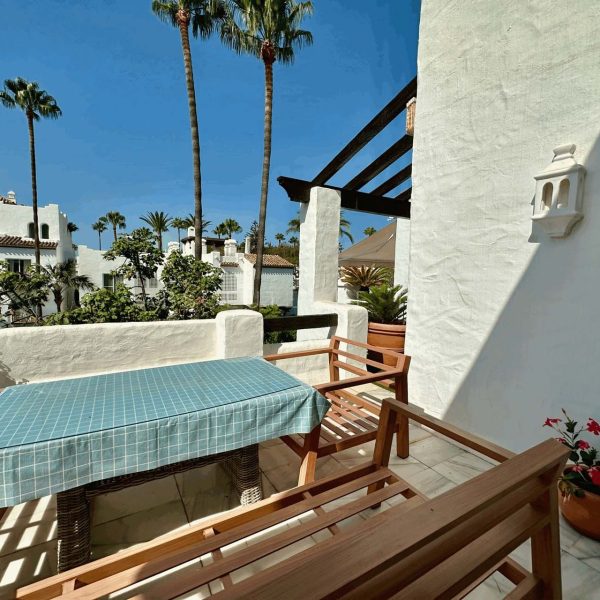 Luxurius-penthouse-with-terrace-for-sale-in-alcazaba-beach-estepona (5)