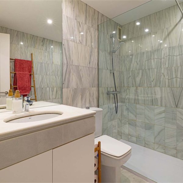 beautiful-groundfloor-apartment-with-garden-for-sale-in-alcabaza-beach-estepona (13)