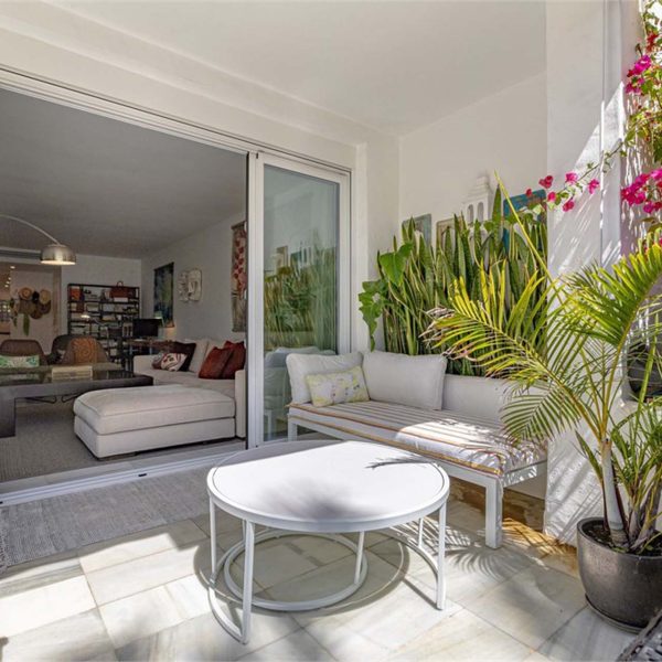 beautiful-groundfloor-apartment-with-garden-for-sale-in-alcabaza-beach-estepona (16)