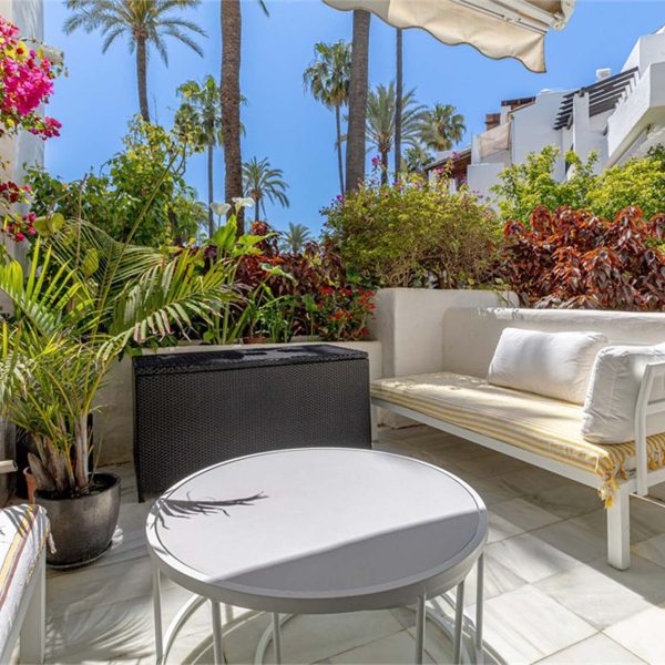 beautiful-groundfloor-apartment-with-garden-for-sale-in-alcabaza-beach-estepona (4)
