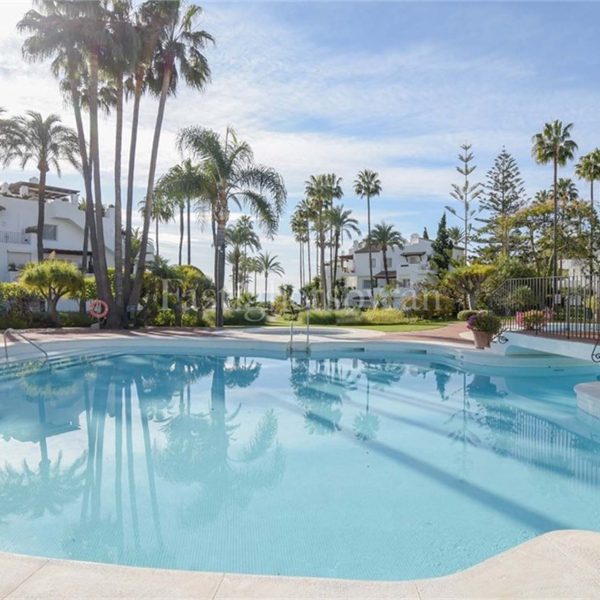 beautiful-groundfloor-apartment-with-garden-for-sale-in-alcabaza-beach-estepona (5)