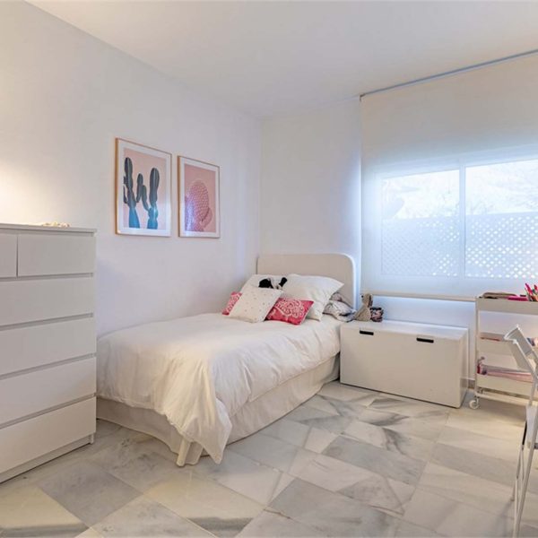 beautiful-groundfloor-apartment-with-garden-for-sale-in-alcabaza-beach-estepona (8)