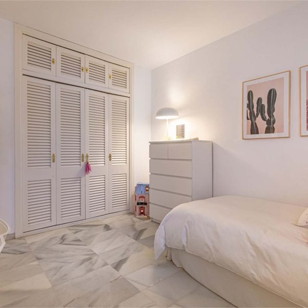 beautiful-groundfloor-apartment-with-garden-for-sale-in-alcabaza-beach-estepona (9)
