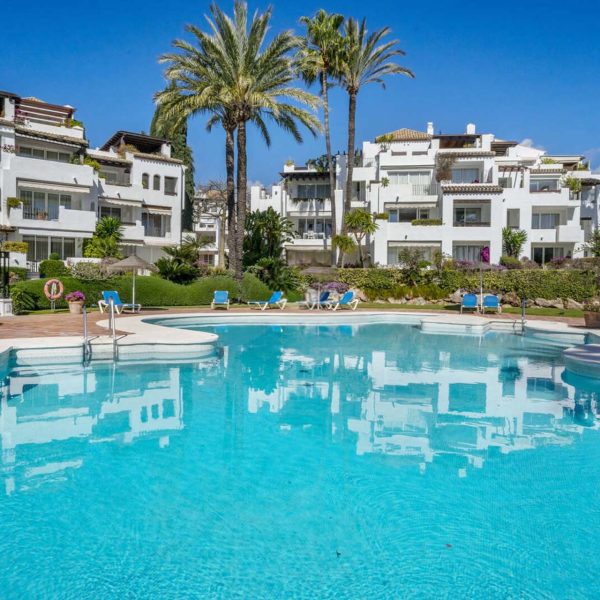 groundfloor-apartments-with-garden-for-sale-in-alcazaba-beach-estepona (16)