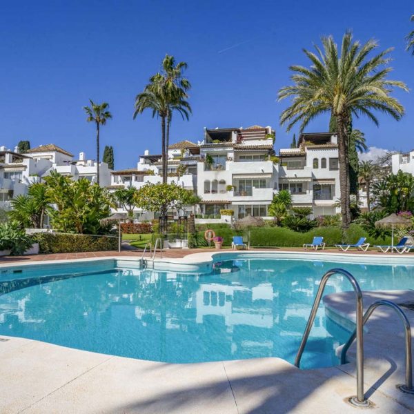 groundfloor-apartments-with-garden-for-sale-in-alcazaba-beach-estepona (19)