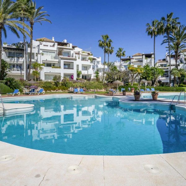 groundfloor-apartments-with-garden-for-sale-in-alcazaba-beach-estepona (20)