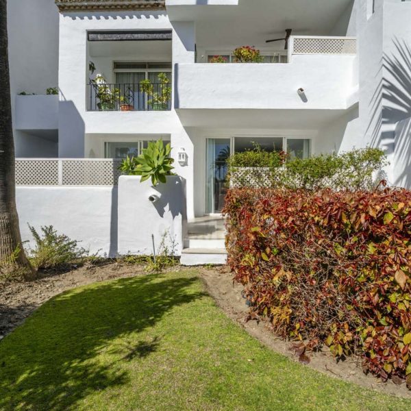 groundfloor-apartments-with-garden-for-sale-in-alcazaba-beach-estepona (21)