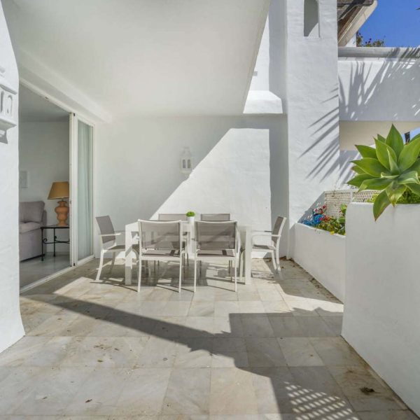 groundfloor-apartments-with-garden-for-sale-in-alcazaba-beach-estepona (22)