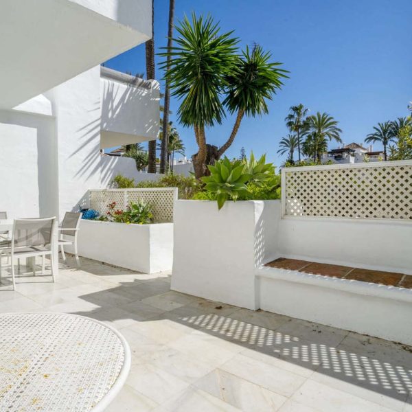 groundfloor-apartments-with-garden-for-sale-in-alcazaba-beach-estepona (23)