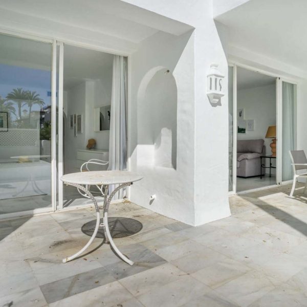 groundfloor-apartments-with-garden-for-sale-in-alcazaba-beach-estepona (25)