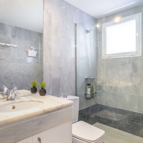 groundfloor-apartments-with-garden-for-sale-in-alcazaba-beach-estepona (29)