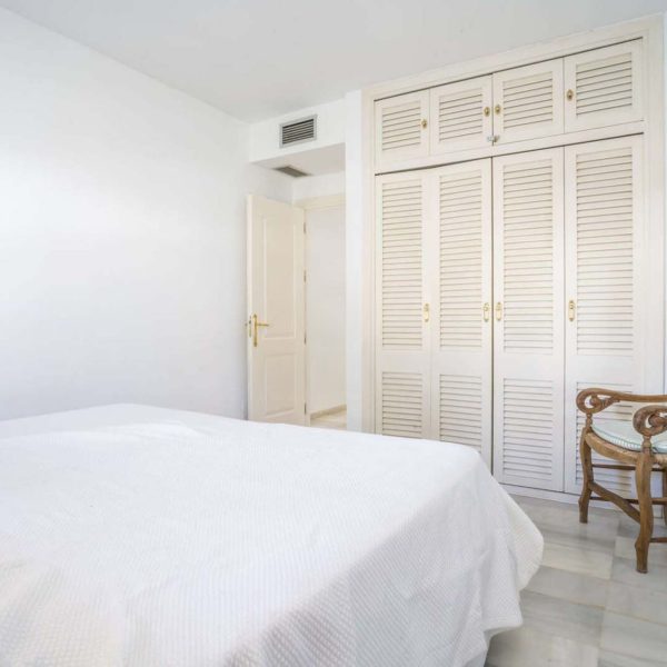 groundfloor-apartments-with-garden-for-sale-in-alcazaba-beach-estepona (33)