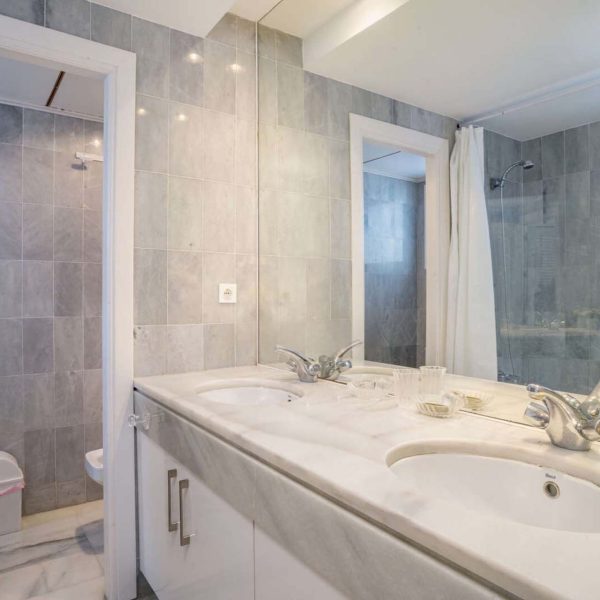 groundfloor-apartments-with-garden-for-sale-in-alcazaba-beach-estepona (35)