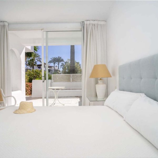 groundfloor-apartments-with-garden-for-sale-in-alcazaba-beach-estepona (37)