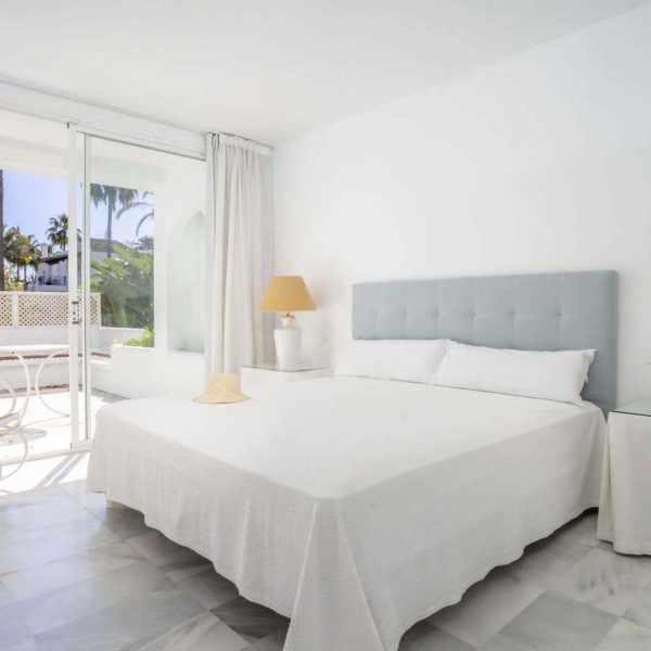 groundfloor-apartments-with-garden-for-sale-in-alcazaba-beach-estepona (40)